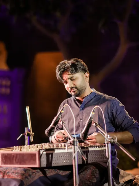 Santoor player